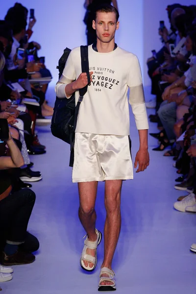 Look 22